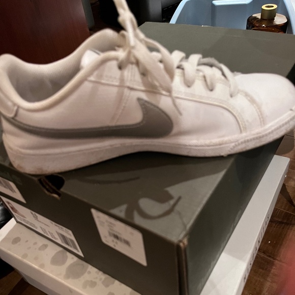 Nike Shoes for sale ✔️ - Picture 1 of 2